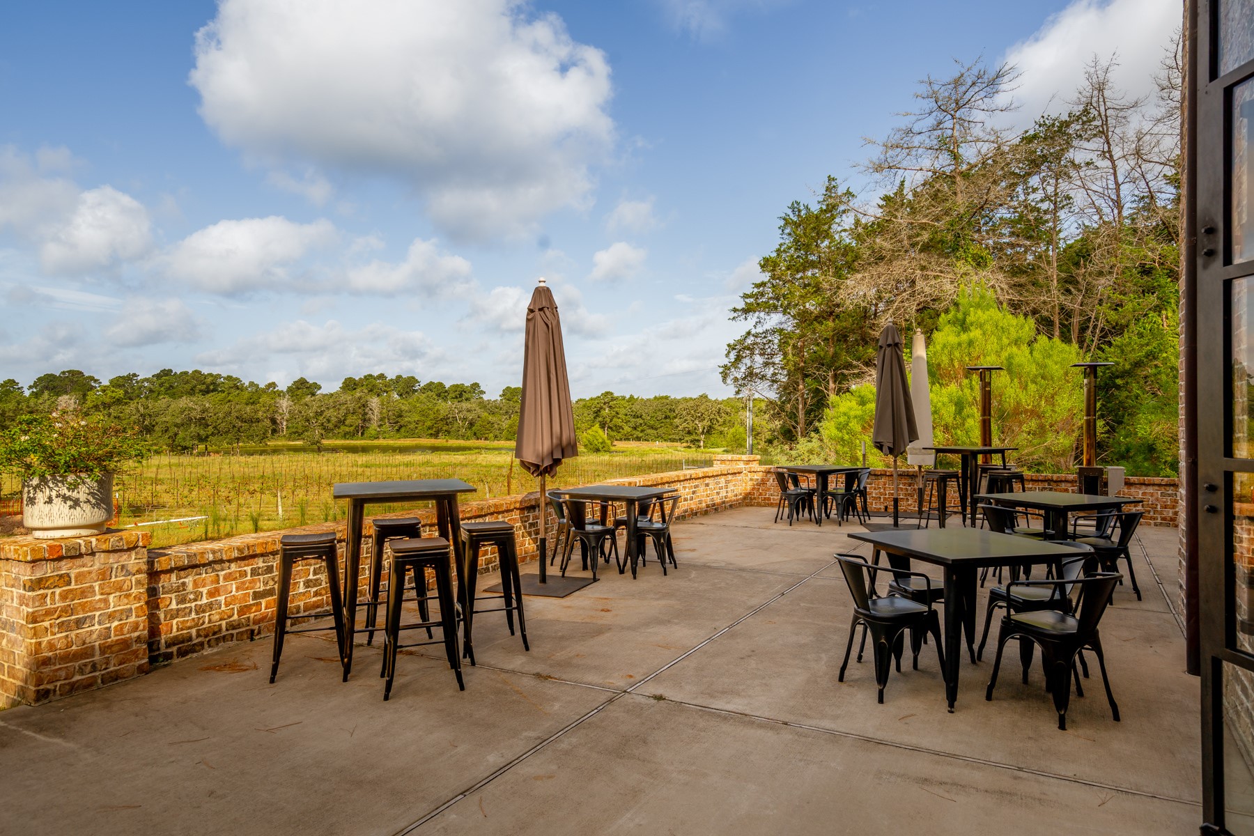  25200 Bernard Road, New Ulm, TX, 78950 - 物件實景