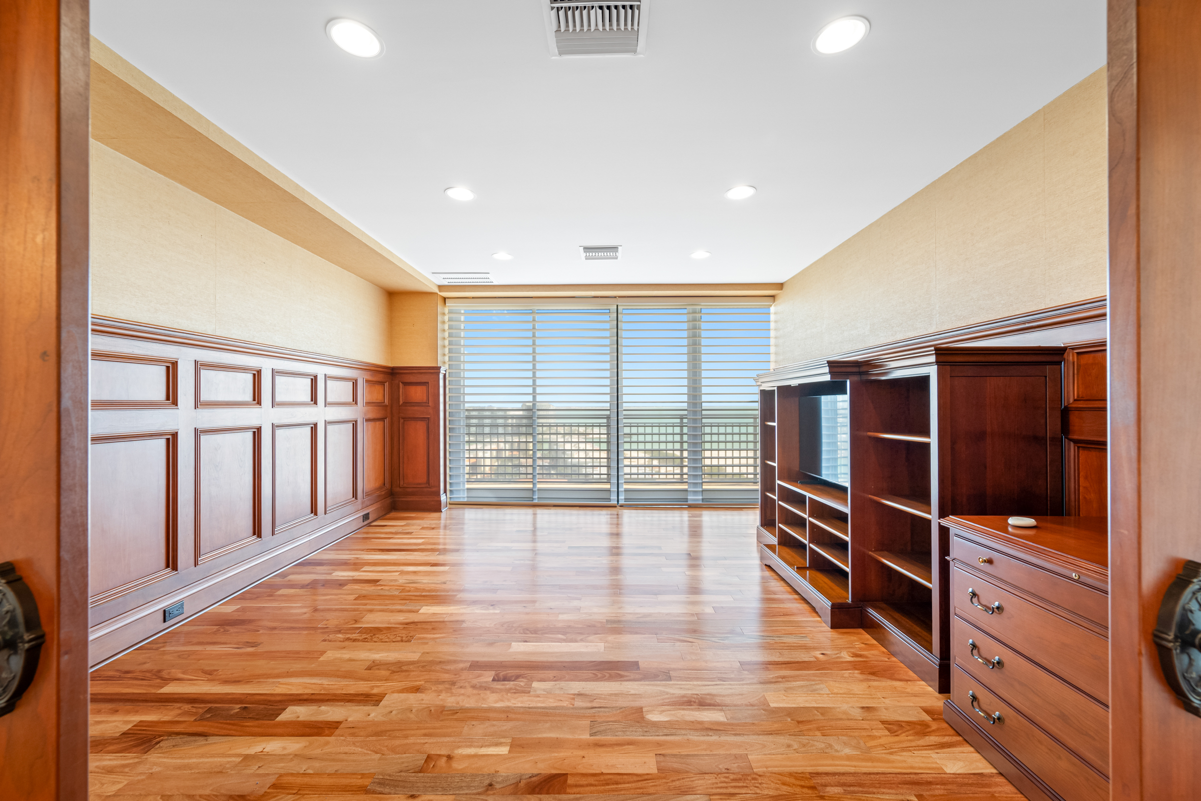 Treasure Island, Florida, 33706, United States, 2 Bedrooms Bedrooms, ,4 BathroomsBathrooms,Residential,For Sale,1830470