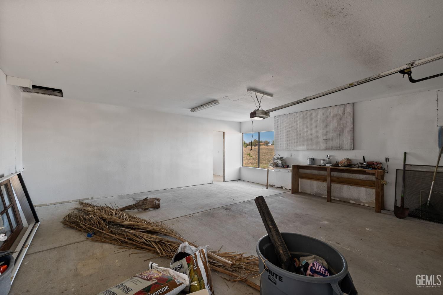 Mc Farland, California, 93250, United States, 3 Bedrooms Bedrooms, ,2 BathroomsBathrooms,Residential,For Sale,1994754