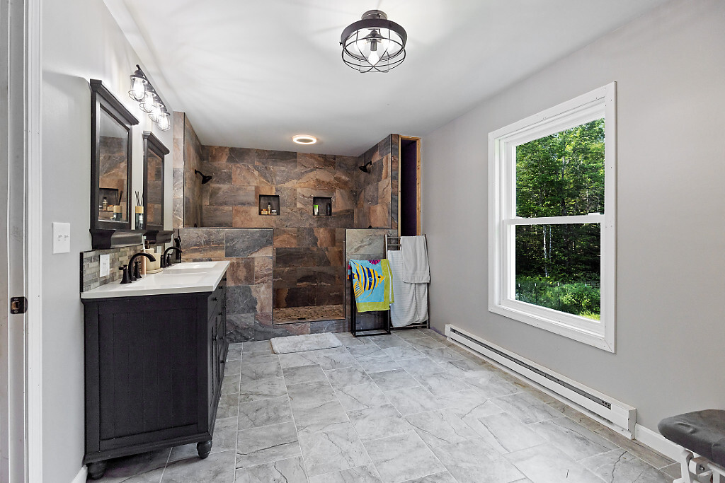 Madison, Maine, 04950, United States, 3 Bedrooms Bedrooms, ,3 BathroomsBathrooms,Residential,For Sale,1898697