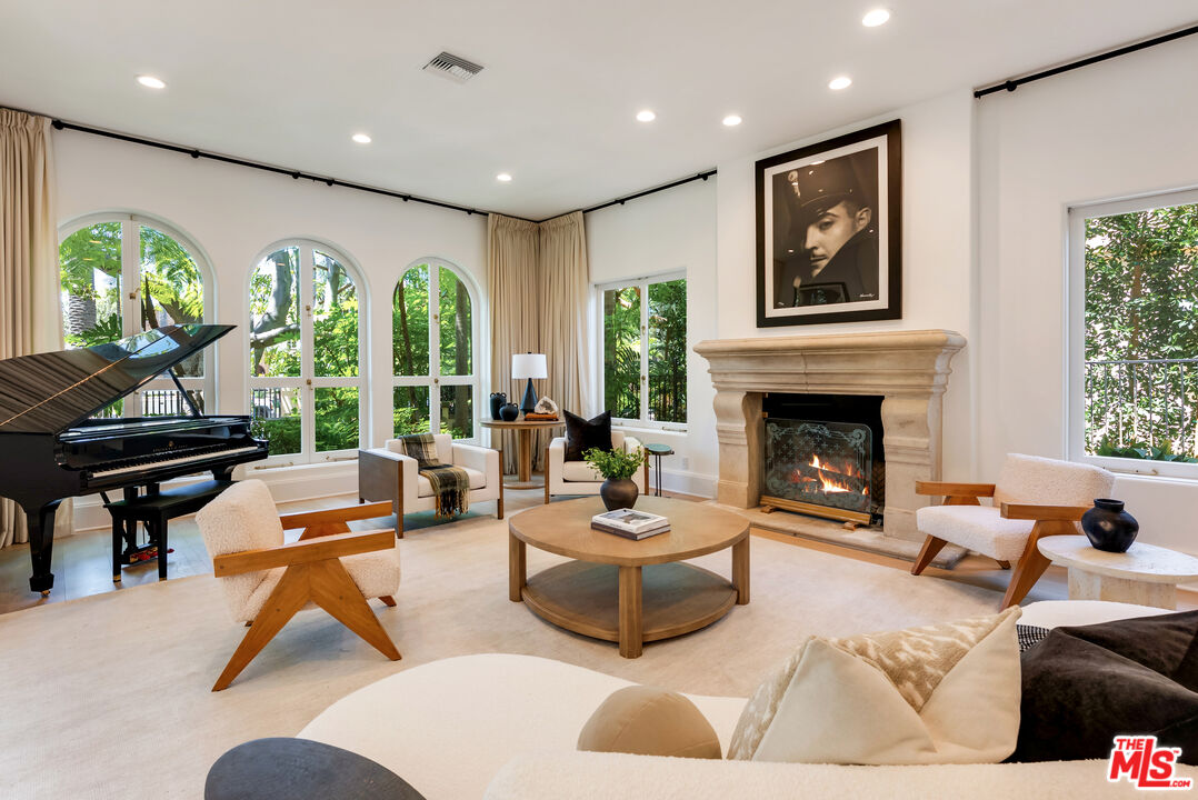 Beverly Hills, California, 90210, United States, 6 Bedrooms Bedrooms, ,8 BathroomsBathrooms,Residential,For Sale,1926509