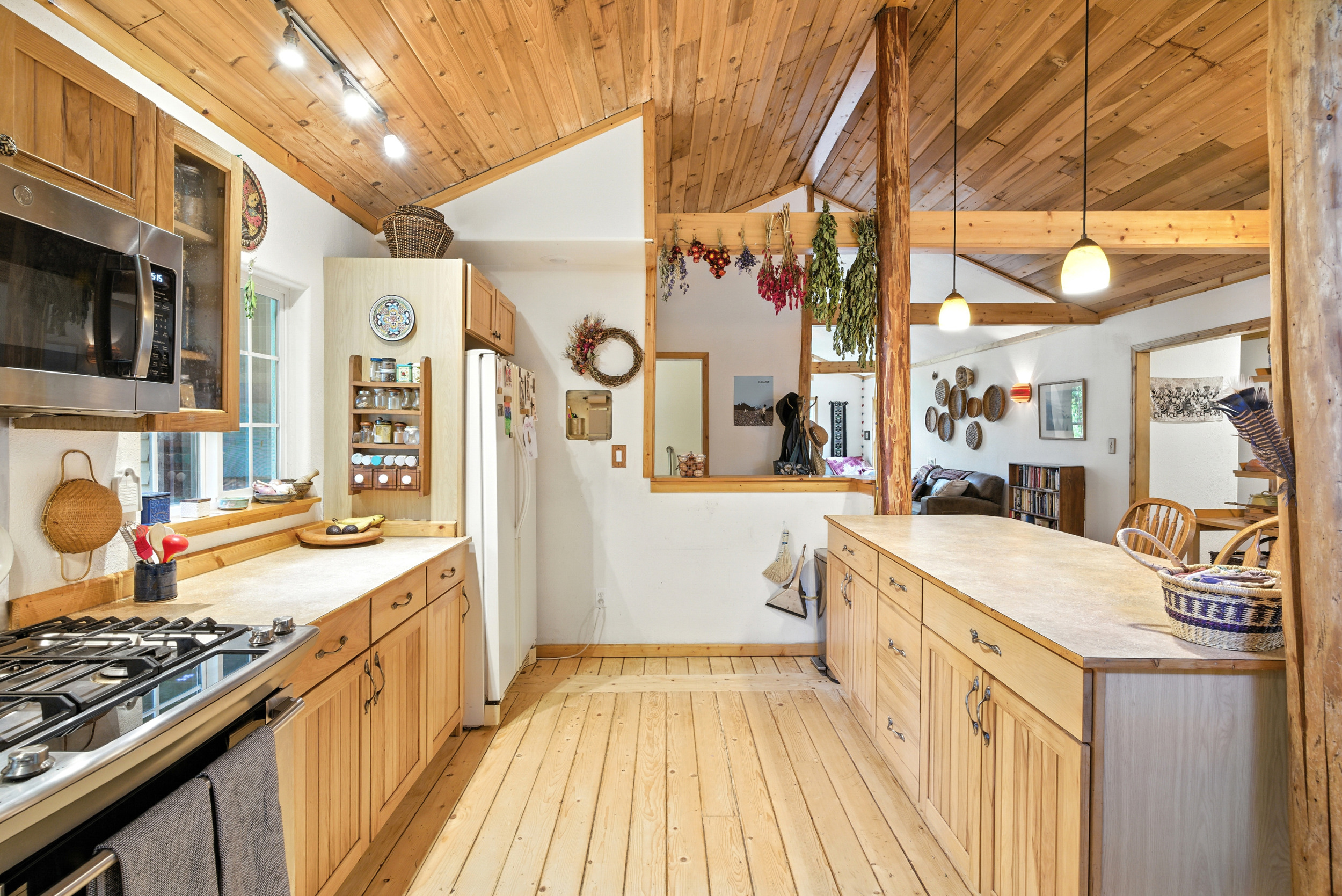 Sandpoint, Idaho, 83864, United States, 2 Bedrooms Bedrooms, ,2 BathroomsBathrooms,Residential,For Sale,2006058