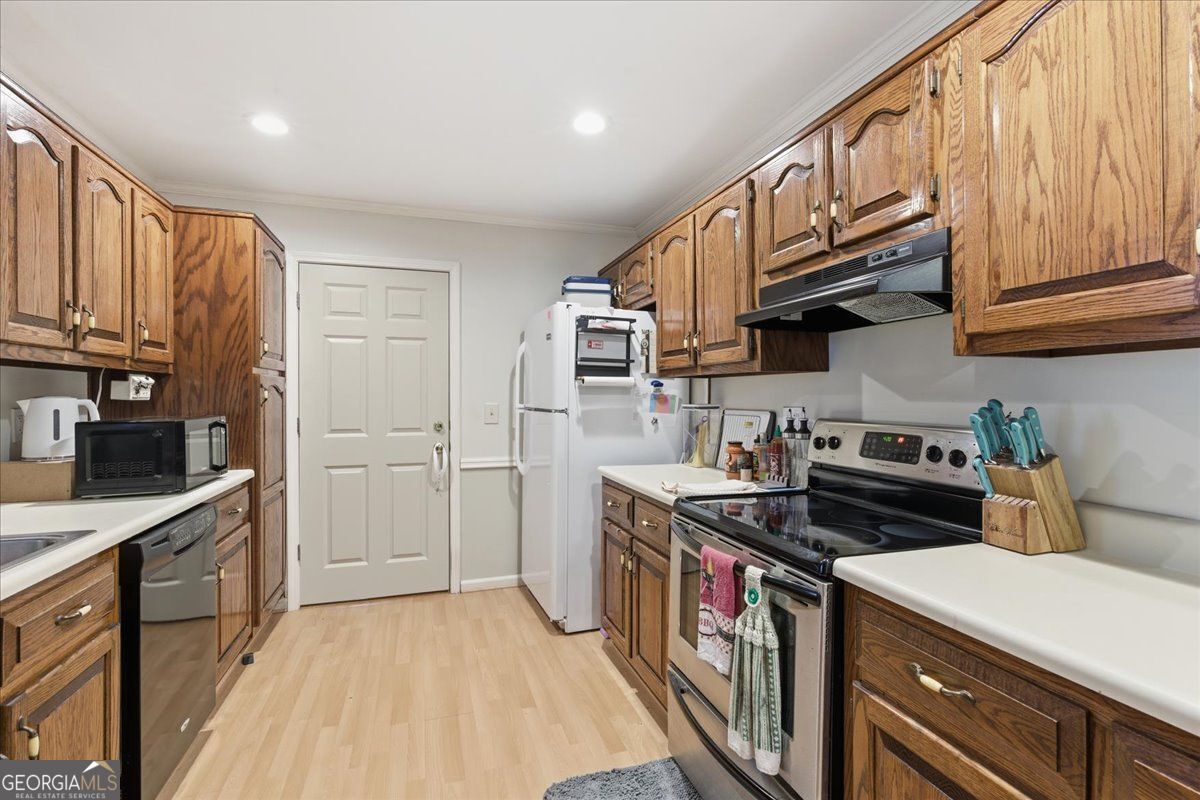 Douglasville, Georgia, 30135, United States, 5 Bedrooms Bedrooms, ,3 BathroomsBathrooms,Residential,For Sale,1988782