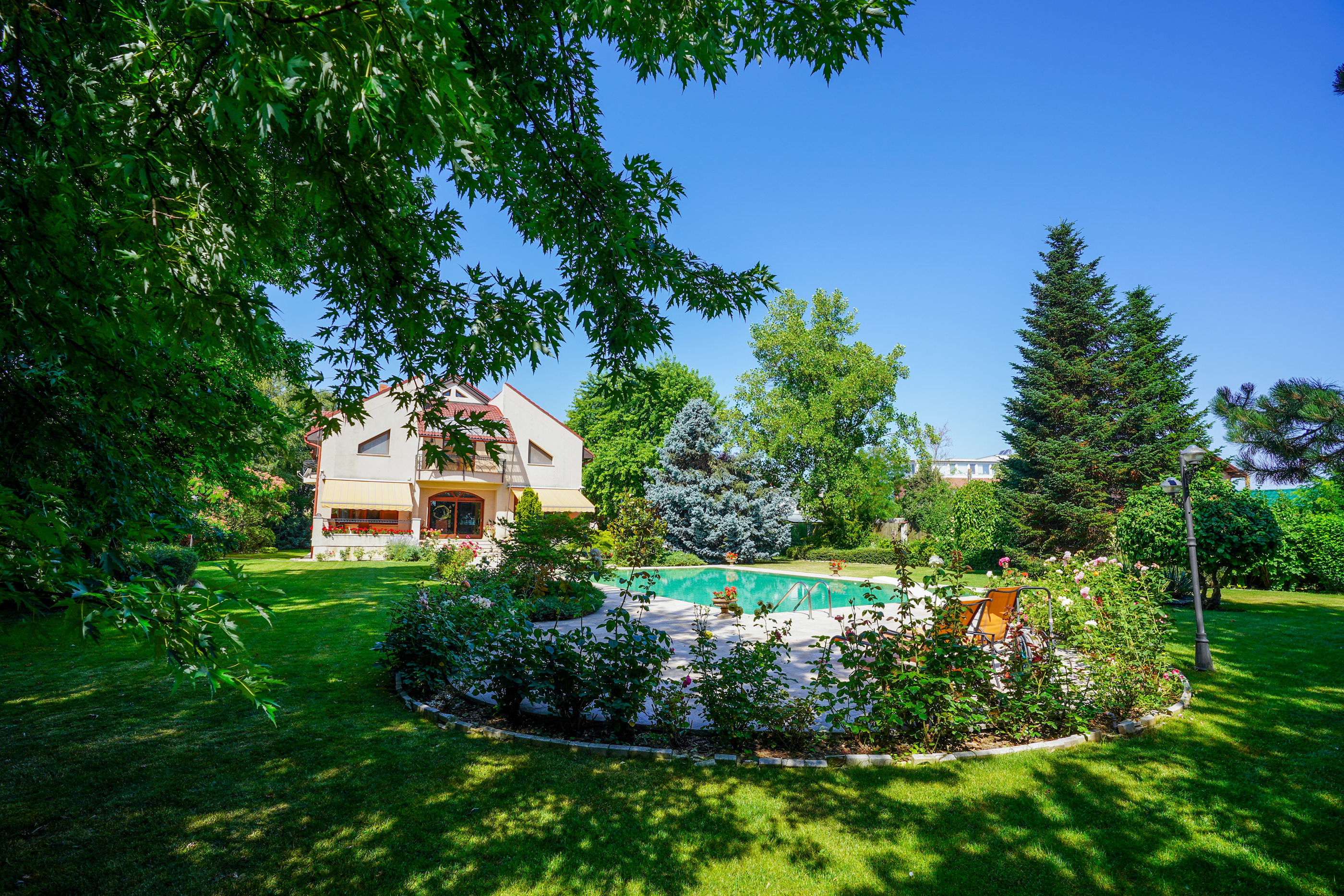  Secluded Villa with Expansive Garden & Pool in Corbeanca - 物件實景