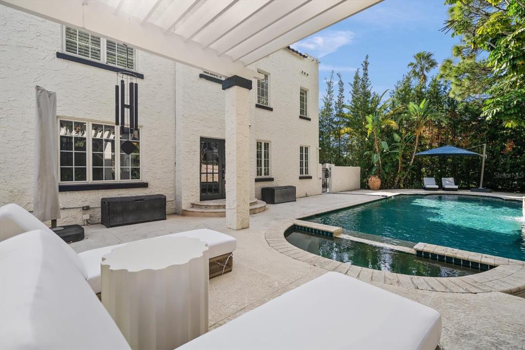 St Petersburg, Florida, 33707, United States, 5 Bedrooms Bedrooms, ,9 BathroomsBathrooms,Residential,For Sale,2000985