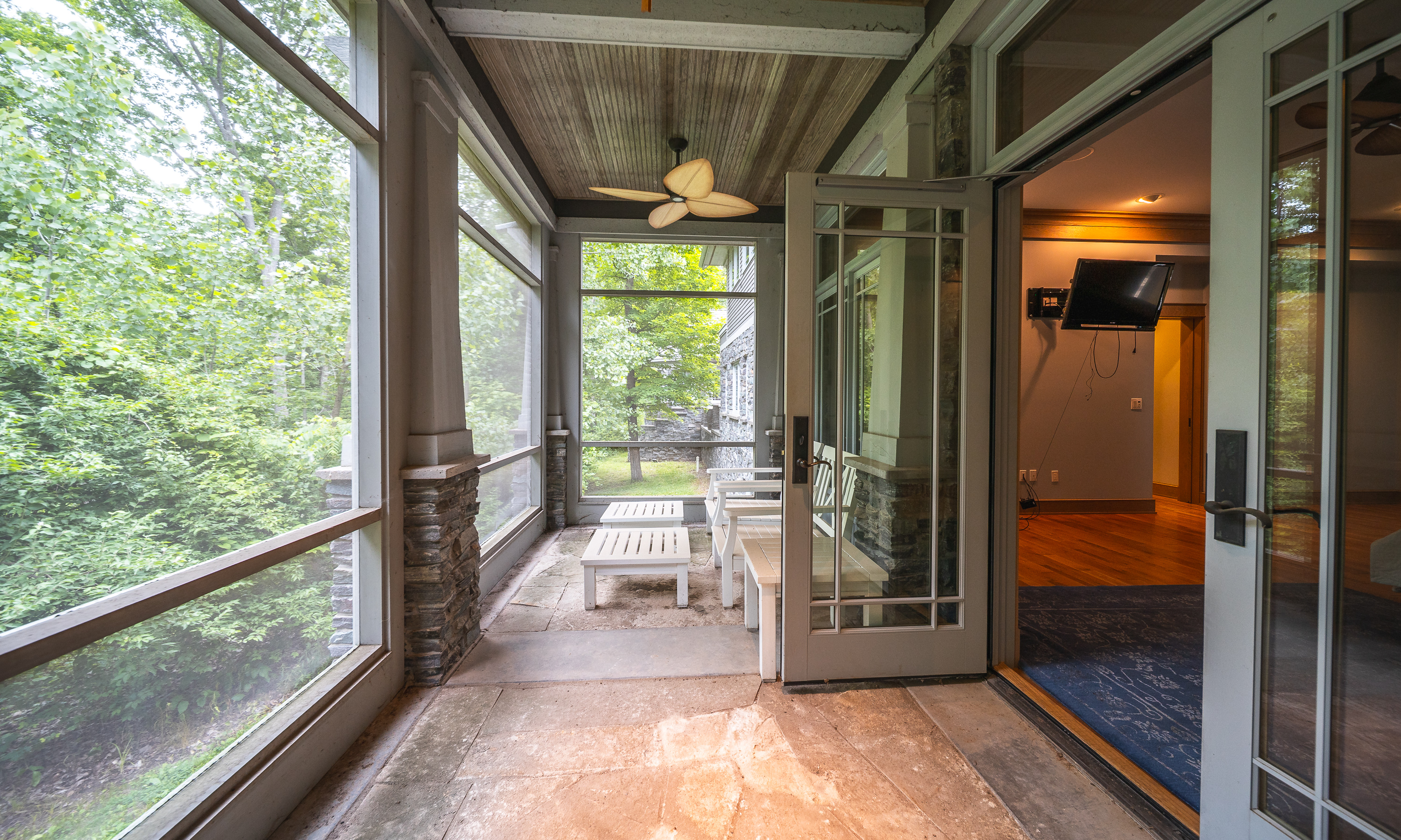  Stunning Prairie-Inspired Estate on 16 Acres of Scenic Woodlands - 物件實景