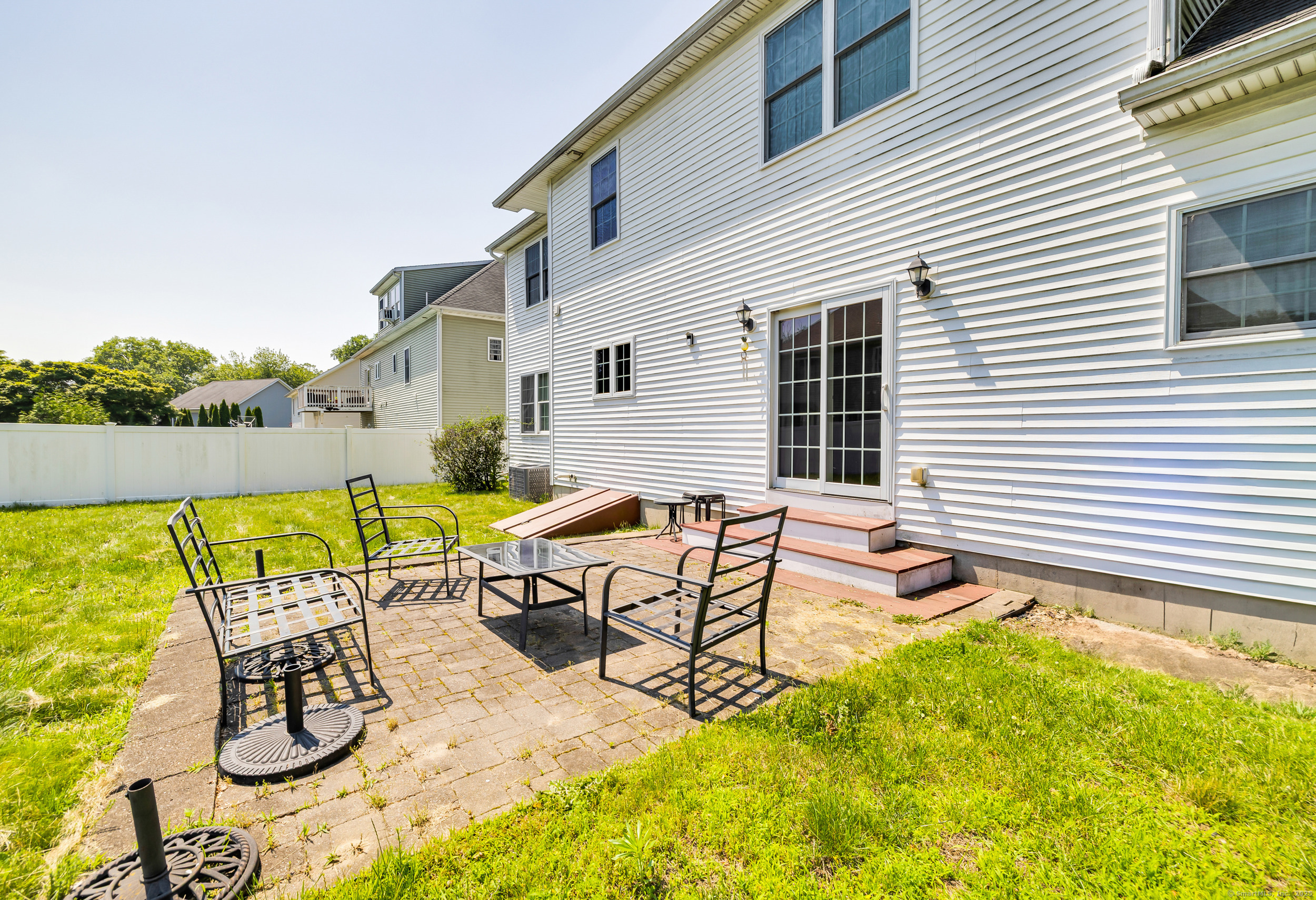 Stratford, Connecticut, 06614, United States, 5 Bedrooms Bedrooms, ,4 BathroomsBathrooms,Residential,For Sale,1896589