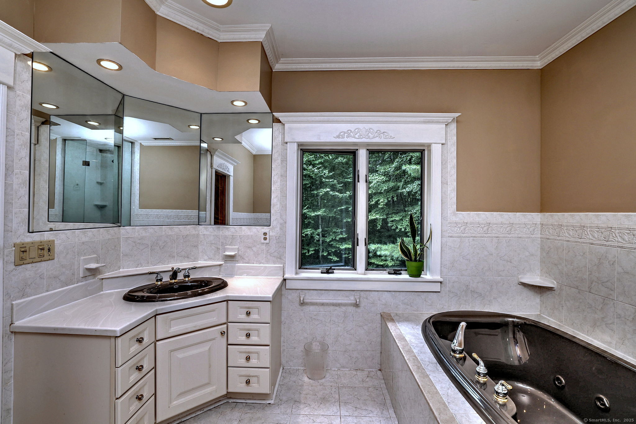 Bethany, Connecticut, 06524, United States, 4 Bedrooms Bedrooms, ,4 BathroomsBathrooms,Residential,For Sale,1905927