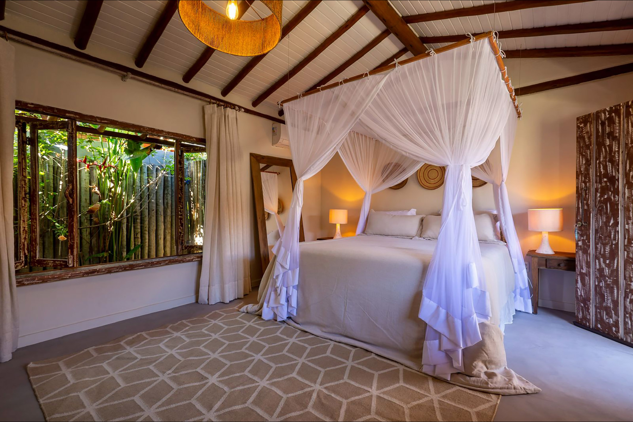  Refined residence with sophisticated interiors and native forest views - 物件實景