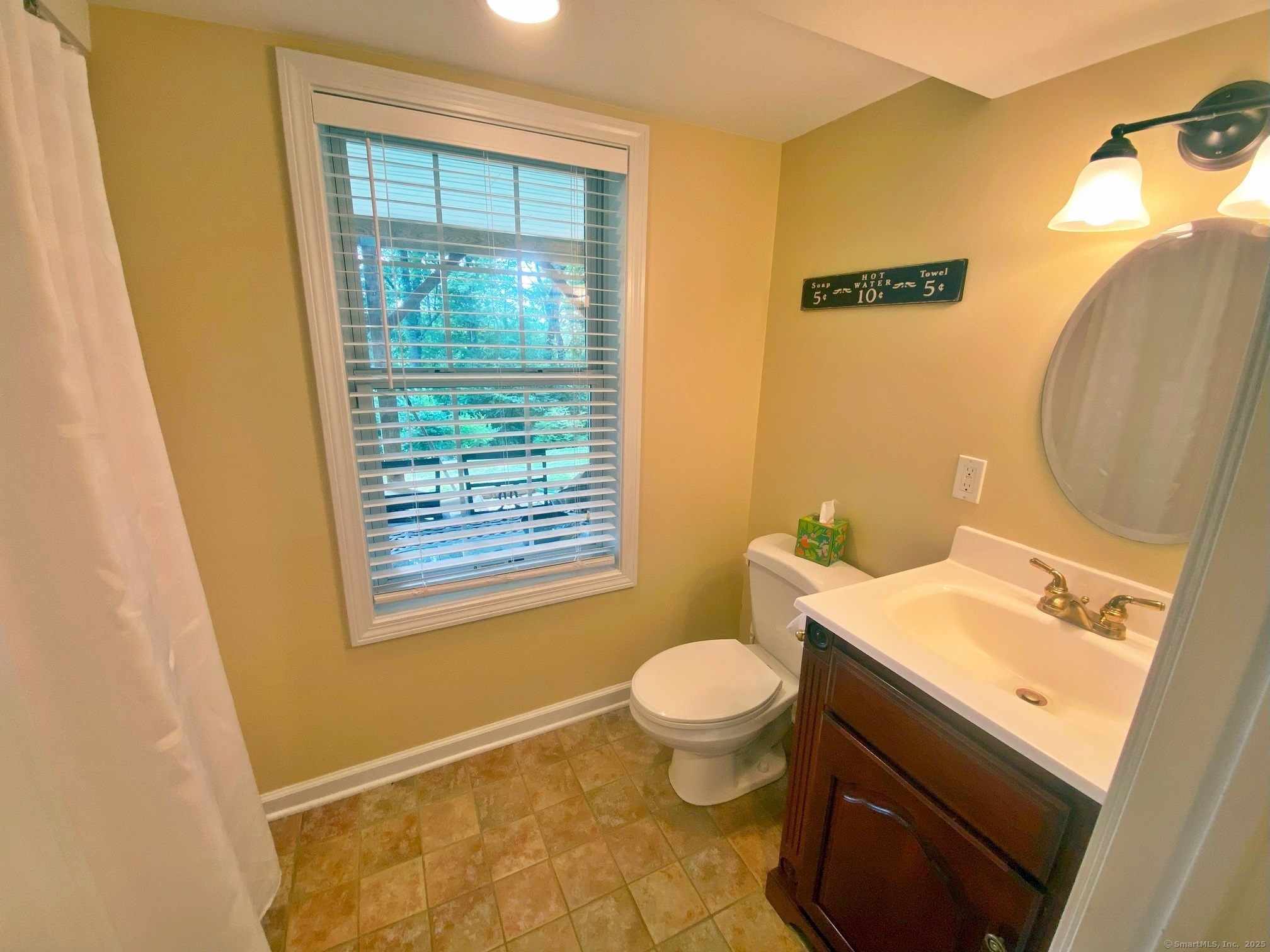 Southbury, Connecticut, 06488, United States, 4 Bedrooms Bedrooms, ,4 BathroomsBathrooms,Residential,For Sale,1932401