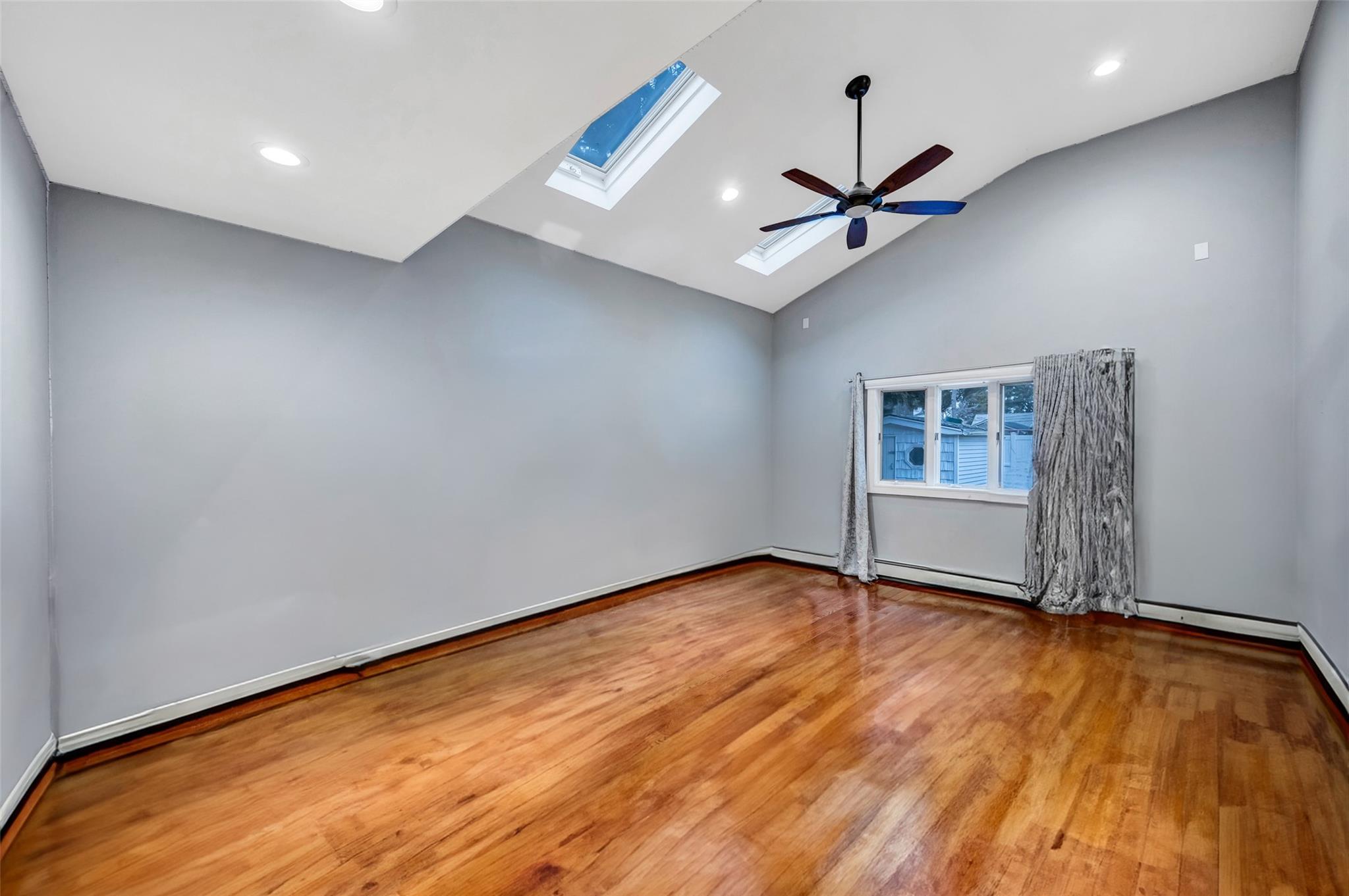 Lindenhurst, New York, 11757, United States, 5 Bedrooms Bedrooms, ,3 BathroomsBathrooms,Residential,For Sale,1707777