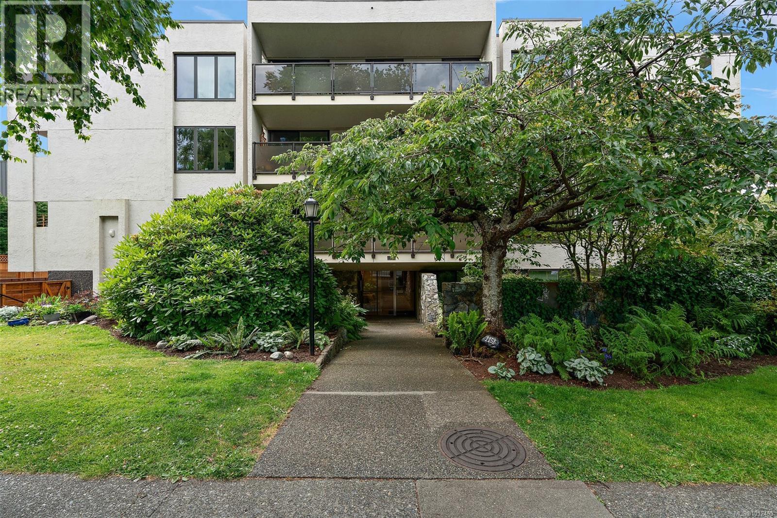 VICTORIA, British Columbia, V8V 2X5, CA, 2 Bedrooms Bedrooms, ,1 BathroomBathrooms,Residential,For Sale,1950619
