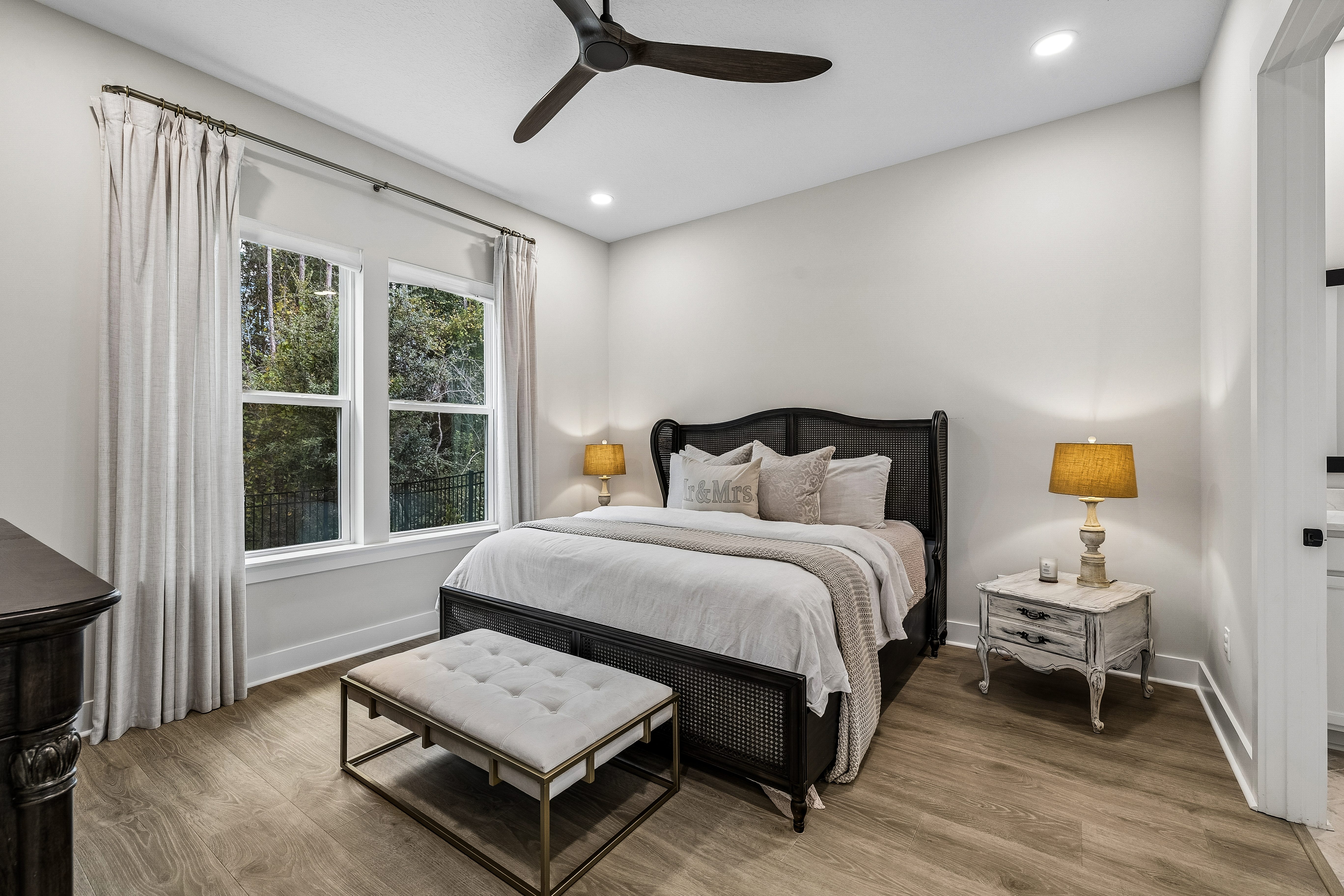  Designer-Finished Two-Story Home With First-Floor Primary And Preserve Views - 物件實景
