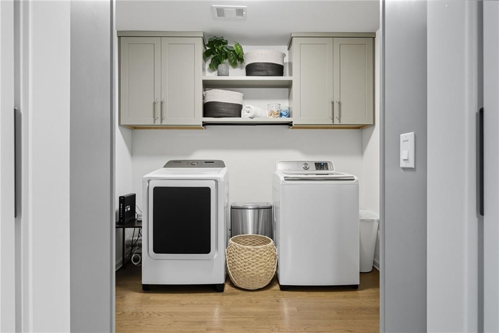 Alpharetta, Georgia, 30005, United States, 4 Bedrooms Bedrooms, ,6 BathroomsBathrooms,Residential,For Sale,1983404