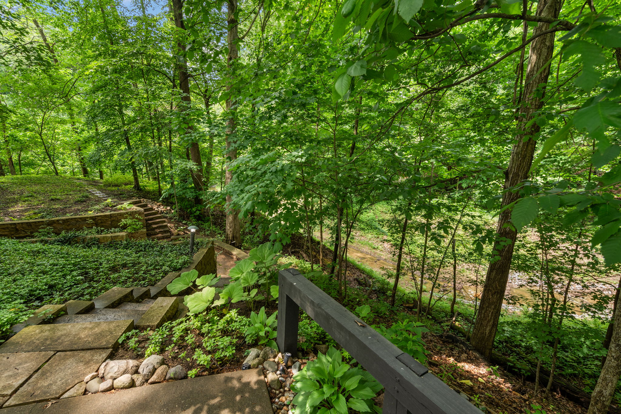 Modern Contemporary Home Nestled on a 1.3 Acre Wooded Lot - 物件實景