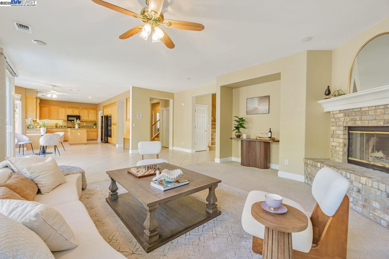 Concord, California, 94521, United States, 5 Bedrooms Bedrooms, ,3 BathroomsBathrooms,Residential,For Sale,1989306