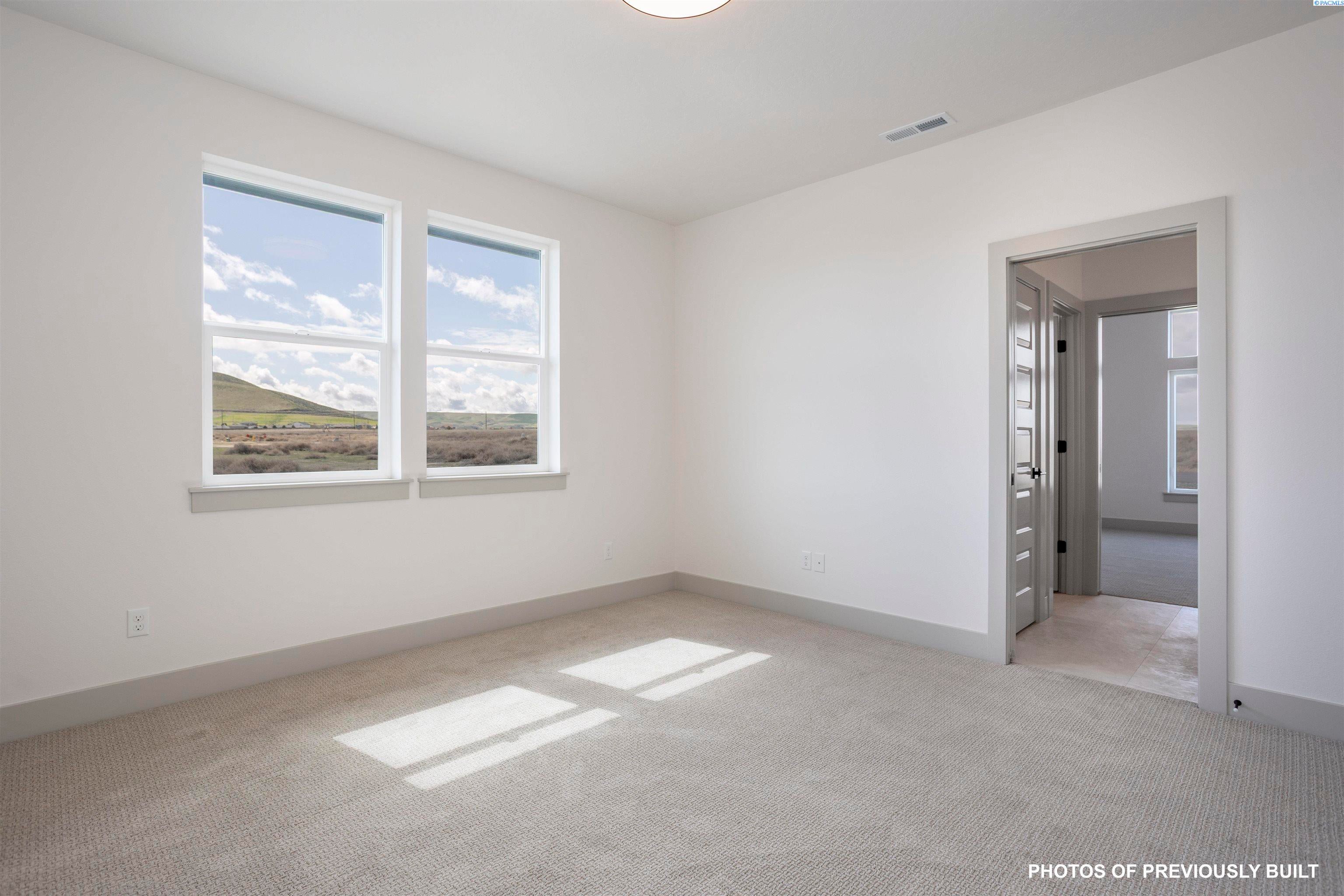 Kennewick, Washington, 99338, United States, 4 Bedrooms Bedrooms, ,3 BathroomsBathrooms,Residential,For Sale,1835478