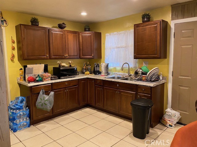 Santa Ana, California, 92703, United States, 3 Bedrooms Bedrooms, ,2 BathroomsBathrooms,Residential,For Sale,1915393