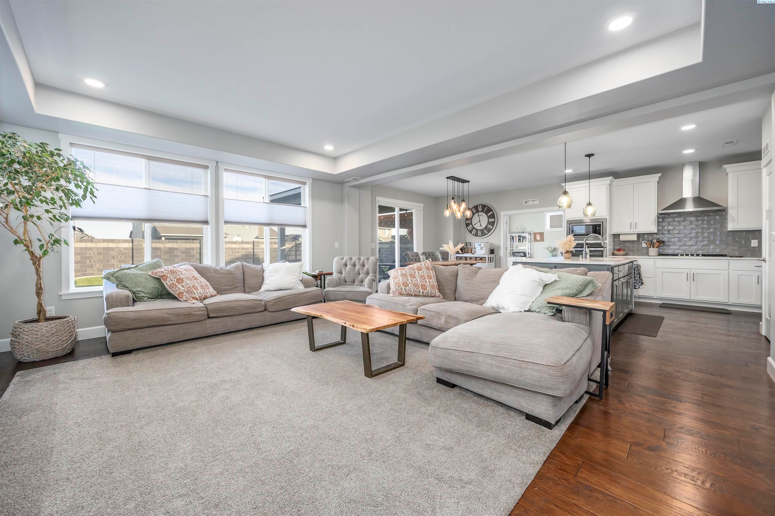 Pasco, Washington, 99301, United States, 3 Bedrooms Bedrooms, ,3 BathroomsBathrooms,Residential,For Sale,1977016