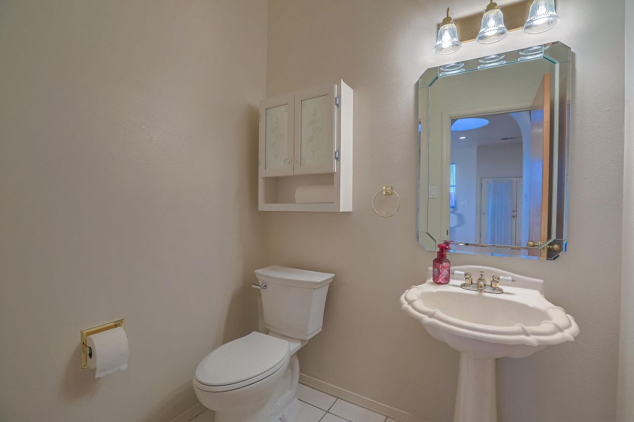 Albuquerque, New Mexico, 87105, United States, 3 Bedrooms Bedrooms, ,4 BathroomsBathrooms,Residential,For Sale,1947085
