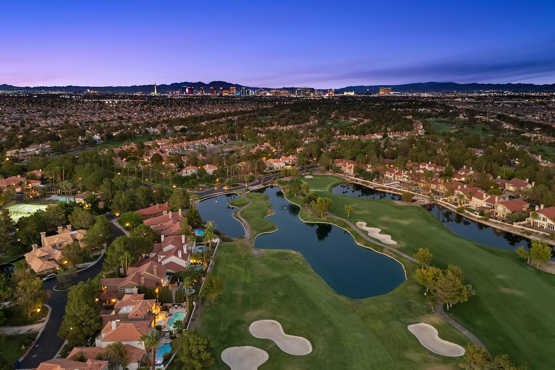  Golf Front Luxury in Guard-Gated Spanish Trail - 物件實景