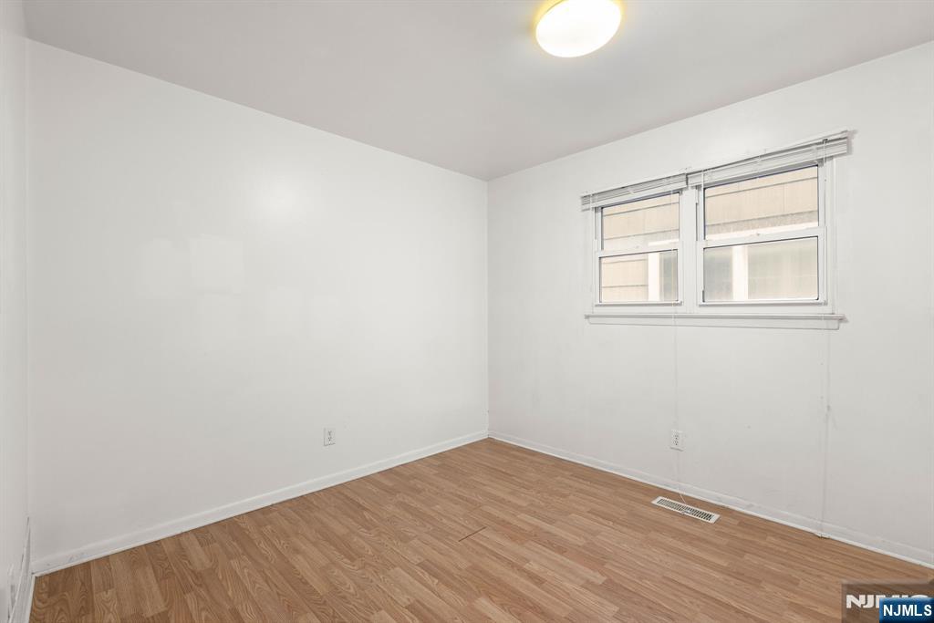 Harrison, New Jersey, 07029, United States, 6 Bedrooms Bedrooms, ,2 BathroomsBathrooms,Residential,For Sale,1992098