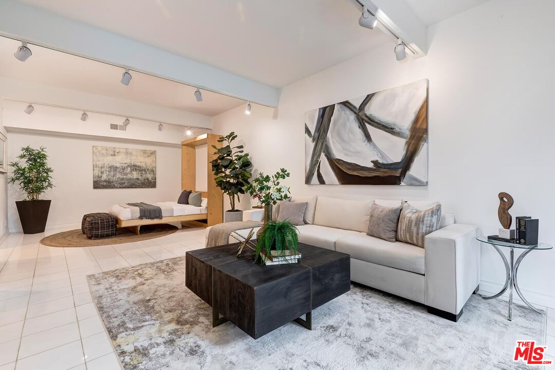 Pacific Palisades, California, 90272, United States, 3 Bedrooms Bedrooms, ,4 BathroomsBathrooms,Residential,For Sale,1993349