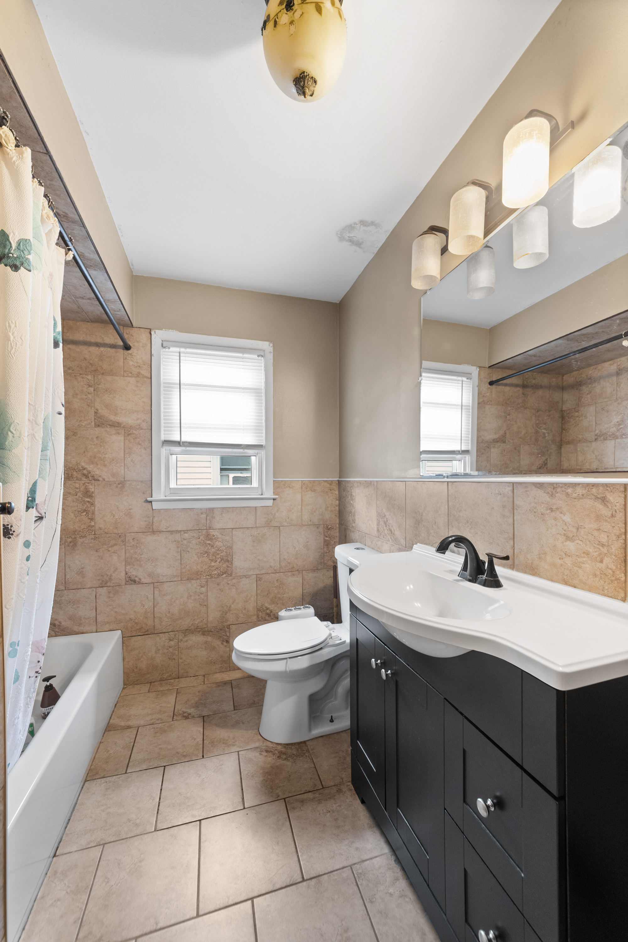 Staten Island, New York, 10305, United States, 8 Bedrooms Bedrooms, ,3 BathroomsBathrooms,Residential,For Sale,1837884