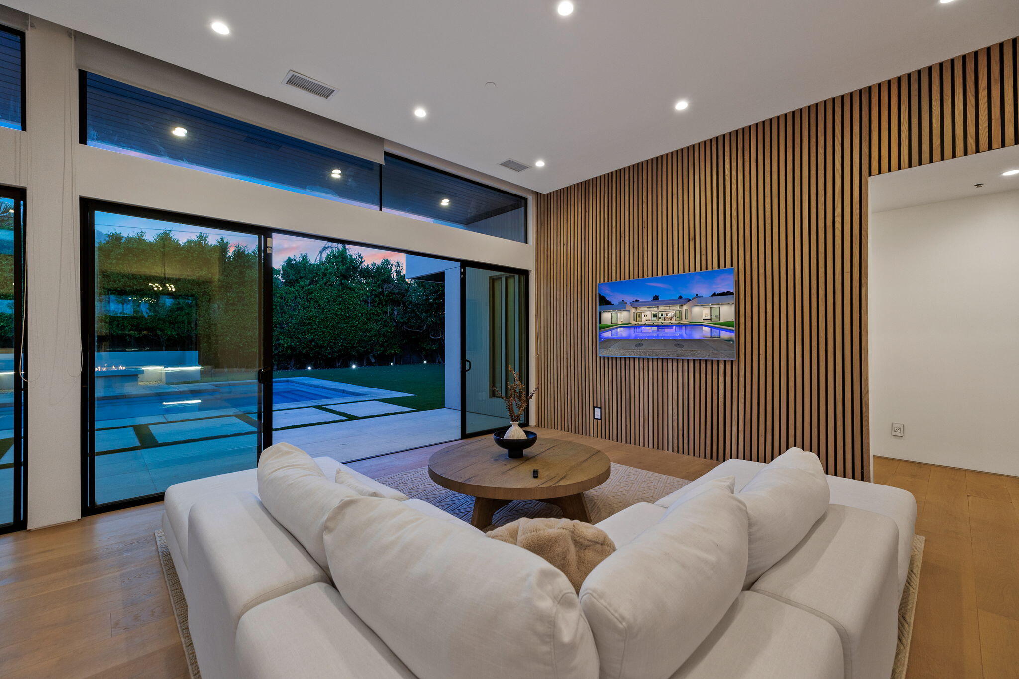 Palm Springs, California, 92262, United States, 5 Bedrooms Bedrooms, ,4 BathroomsBathrooms,Residential,For Sale,1805387
