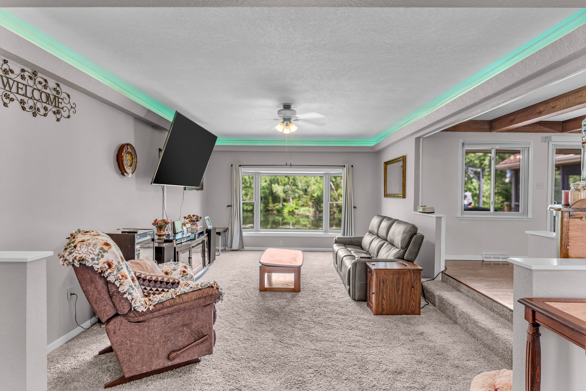 Topeka, Kansas, 66615, United States, 4 Bedrooms Bedrooms, ,8 BathroomsBathrooms,Residential,For Sale,1848877