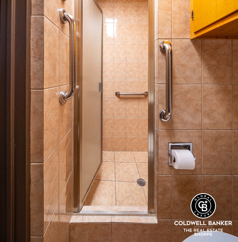 Garden City, Kansas, 67846, United States, 4 Bedrooms Bedrooms, ,Residential,For Sale,2003039