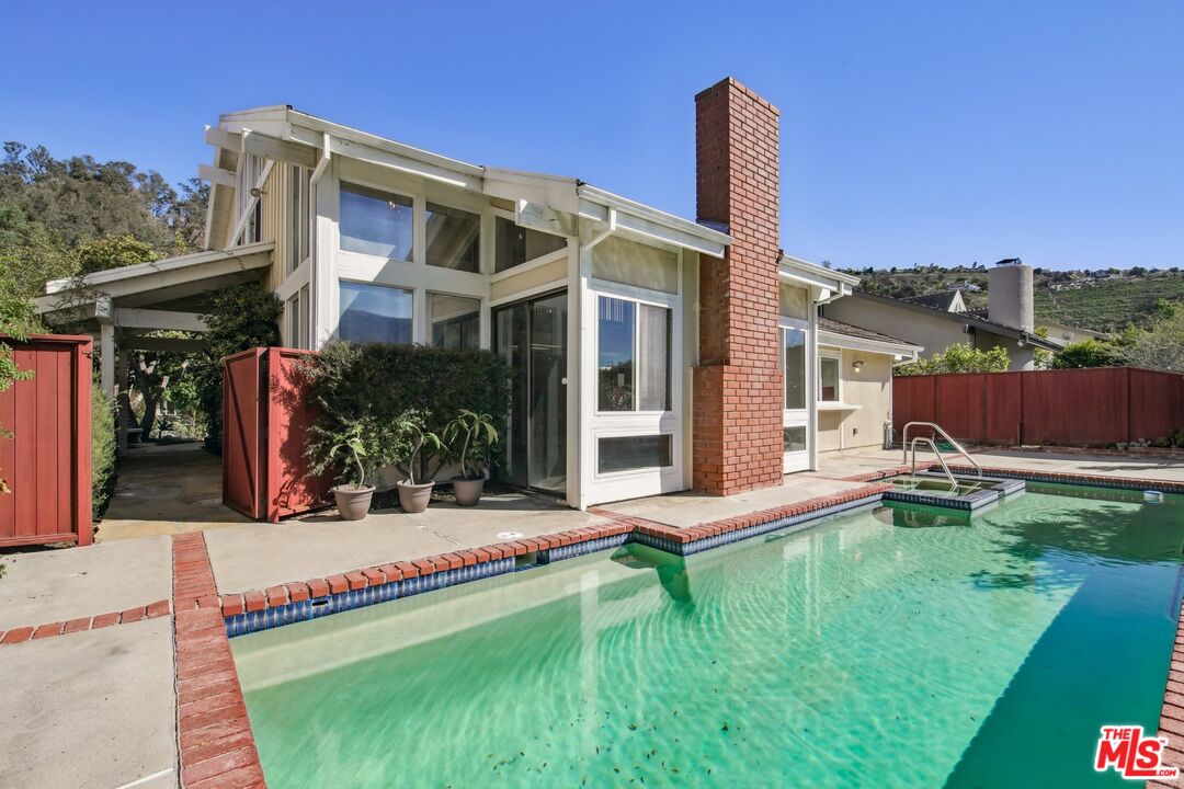 Pacific Palisades, California, 90272, United States, 4 Bedrooms Bedrooms, ,3 BathroomsBathrooms,Residential,For Sale,1989608