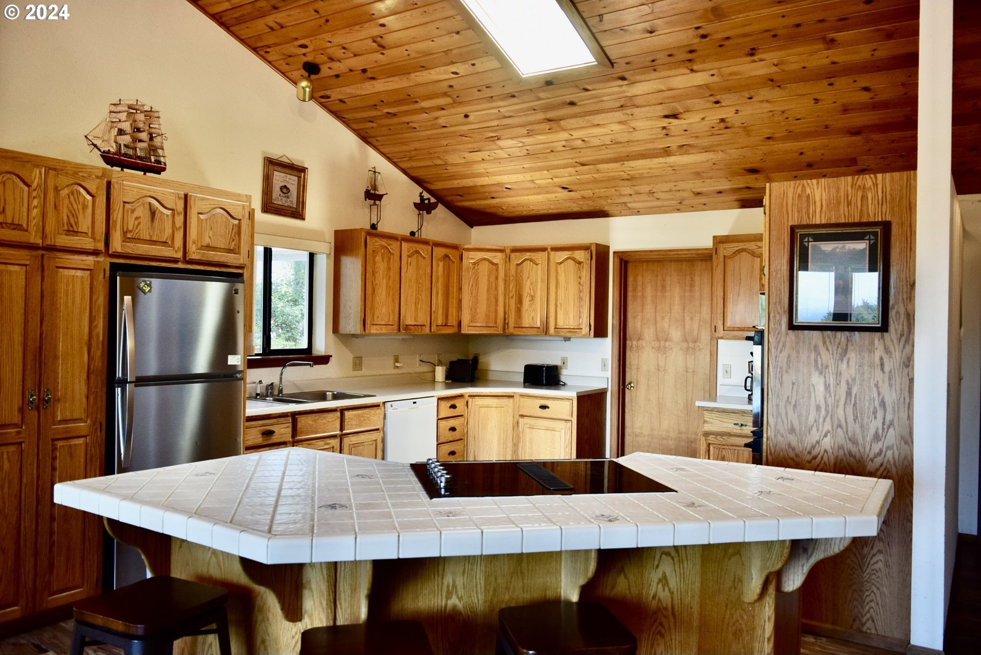 Gold Beach, Oregon, 97444, United States, 3 Bedrooms Bedrooms, ,3 BathroomsBathrooms,Residential,For Sale,1888635