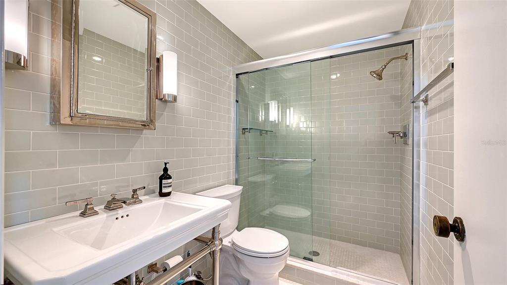 Sarasota, Florida, 34231, United States, 2 Bedrooms Bedrooms, ,2 BathroomsBathrooms,Residential,For Sale,1995583