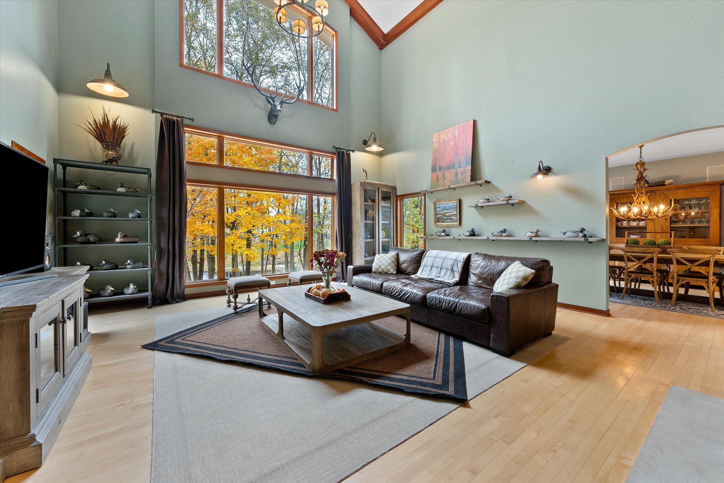 Grafton, Wisconsin, 53024, United States, 4 Bedrooms Bedrooms, ,6 BathroomsBathrooms,Residential,For Sale,1989565