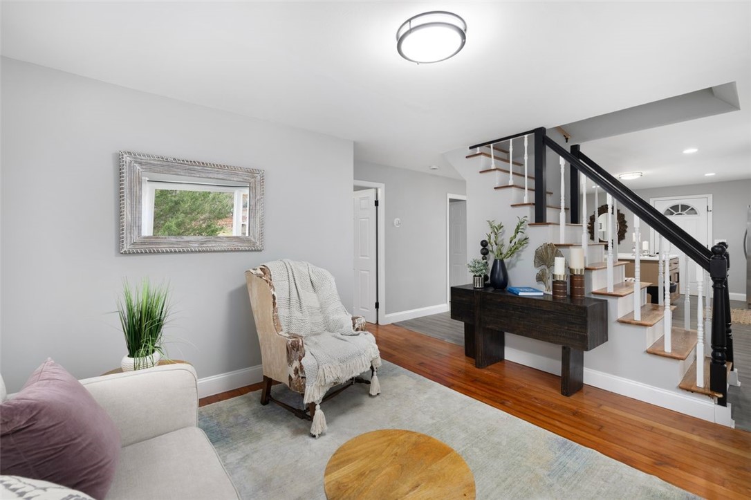 Tiverton, Rhode Island, 02878, United States, 4 Bedrooms Bedrooms, ,2 BathroomsBathrooms,Residential,For Sale,1992829