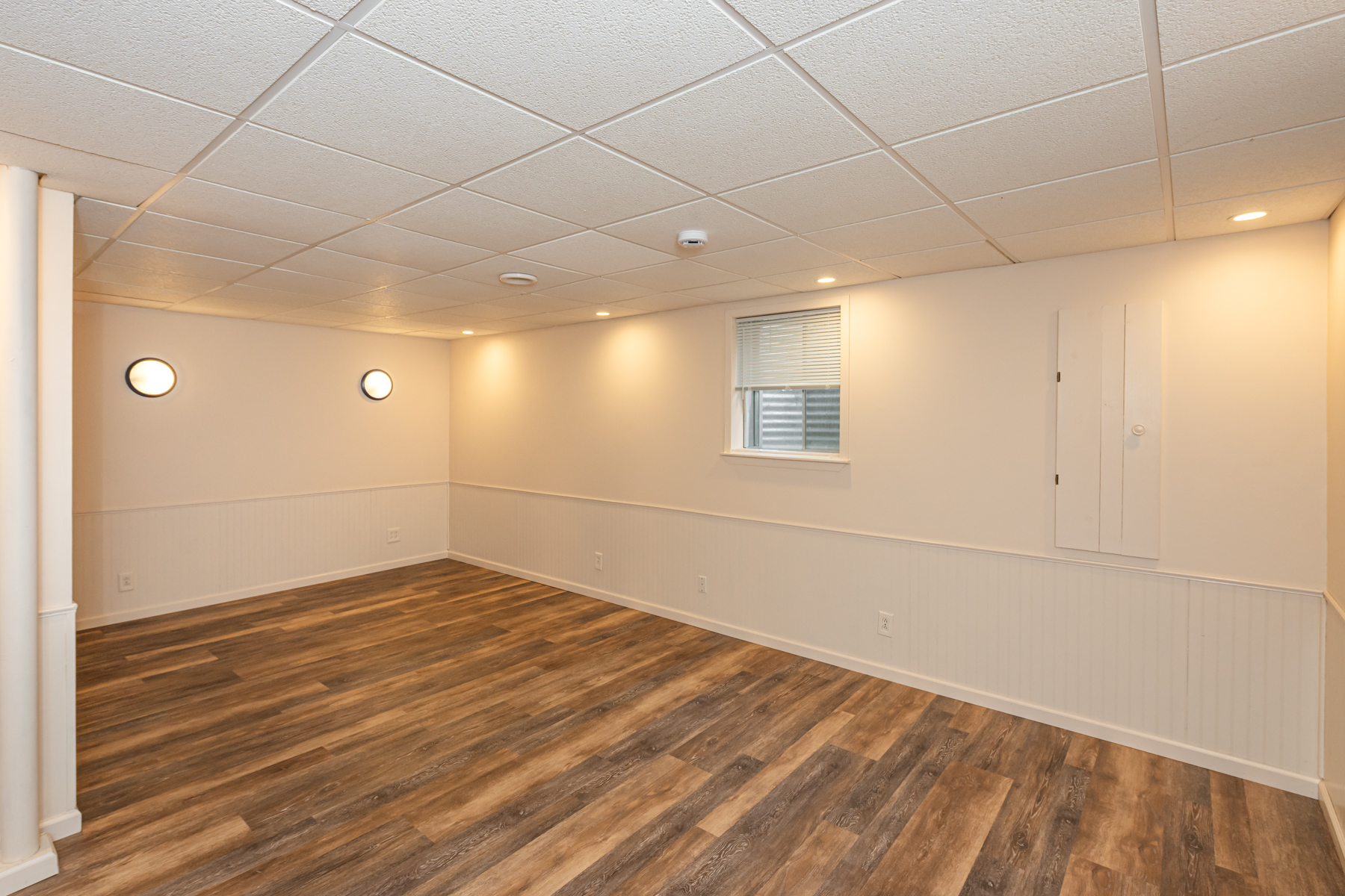  Beautifully Maintained Storybook Home - 物件實景