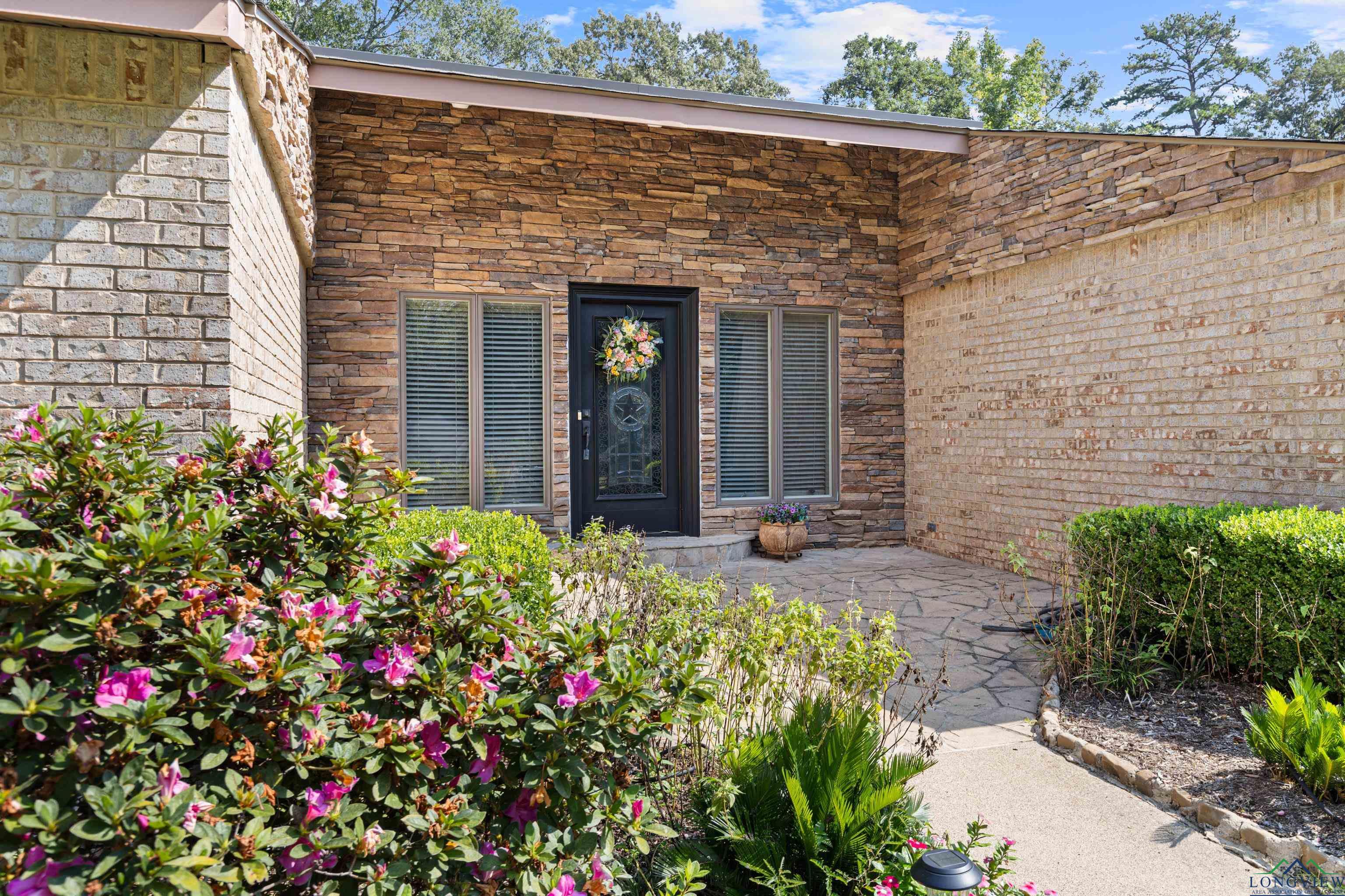 Kilgore, Texas, 75662, United States, 4 Bedrooms Bedrooms, ,3 BathroomsBathrooms,Residential,For Sale,1949860