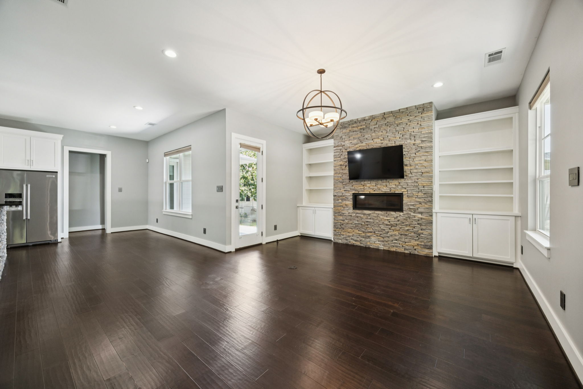  Classic Craftsman with Unbeatable Neighborhood Appeal - 物件實景