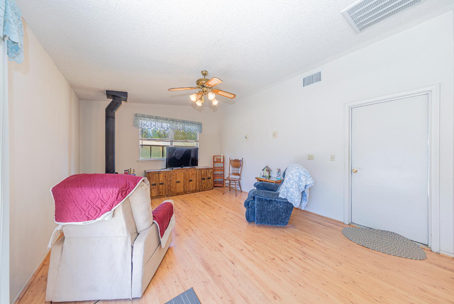 Oakhurst, California, 93644, United States, 4 Bedrooms Bedrooms, ,3 BathroomsBathrooms,Residential,For Sale,2005365