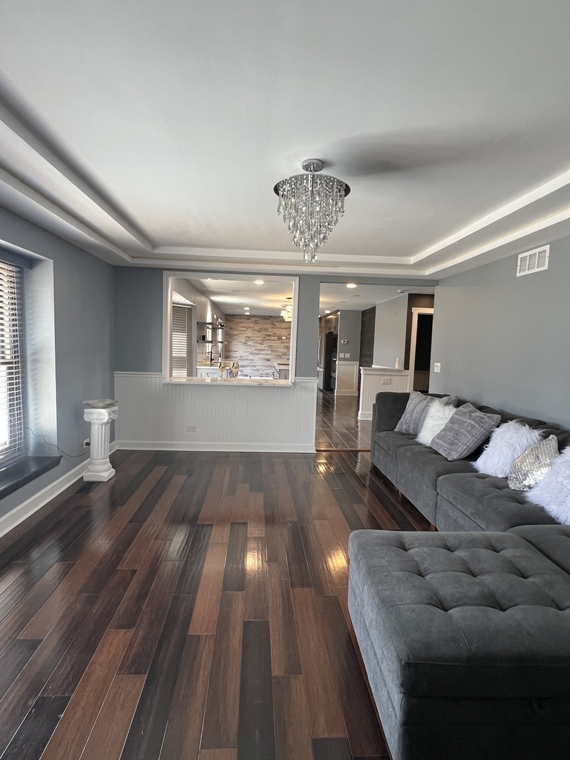 Aurora, Illinois, 60506, United States, 5 Bedrooms Bedrooms, ,5 BathroomsBathrooms,Residential,For Sale,1891548