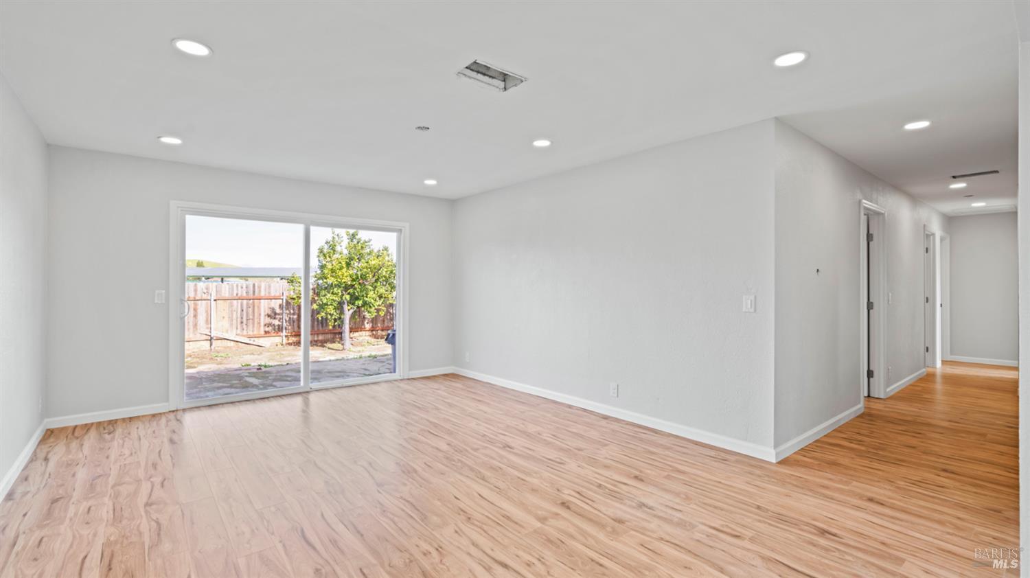 Vacaville, California, 95688, United States, 4 Bedrooms Bedrooms, ,2 BathroomsBathrooms,Residential,For Sale,2008554