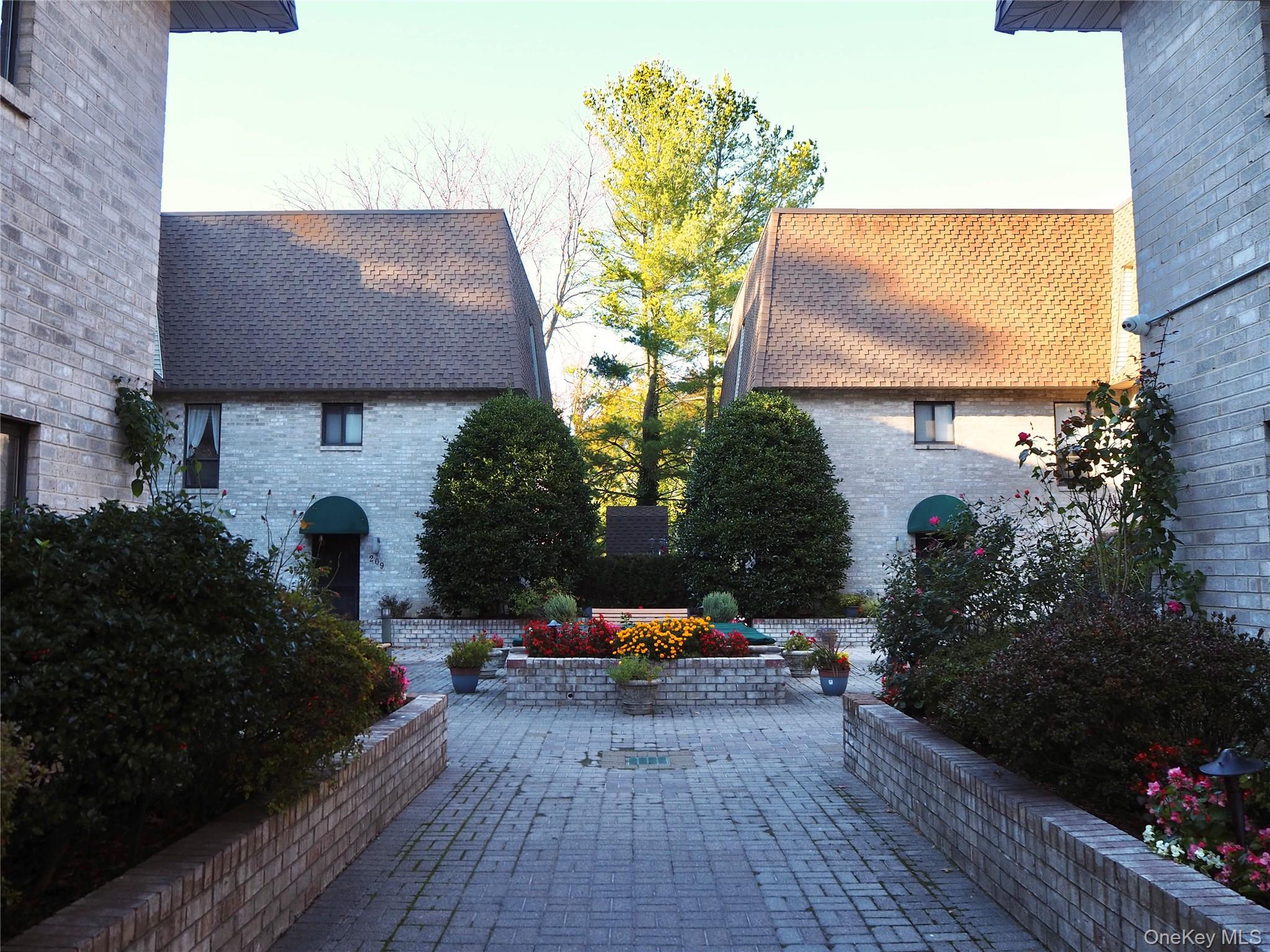 White Plains, New York, 10605, United States, 1 Bedroom Bedrooms, ,2 BathroomsBathrooms,Residential,For Sale,1988254