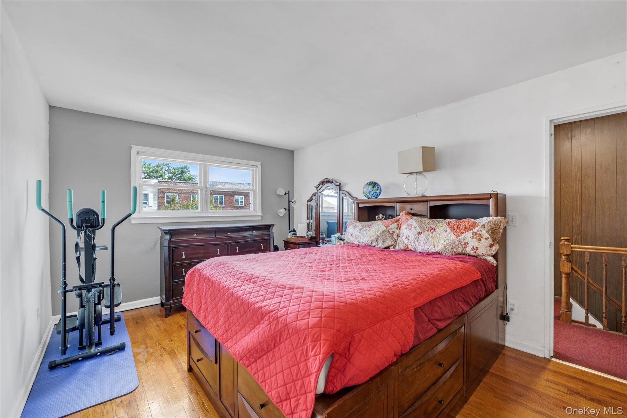 Bronx, New York, 10465, United States, 3 Bedrooms Bedrooms, ,2 BathroomsBathrooms,Residential,For Sale,1919704