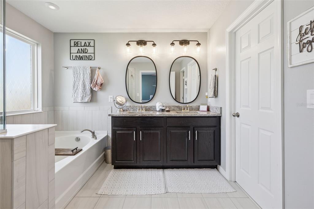 Ocoee, Florida, 34761, United States, 4 Bedrooms Bedrooms, ,3 BathroomsBathrooms,Residential,For Sale,1981980