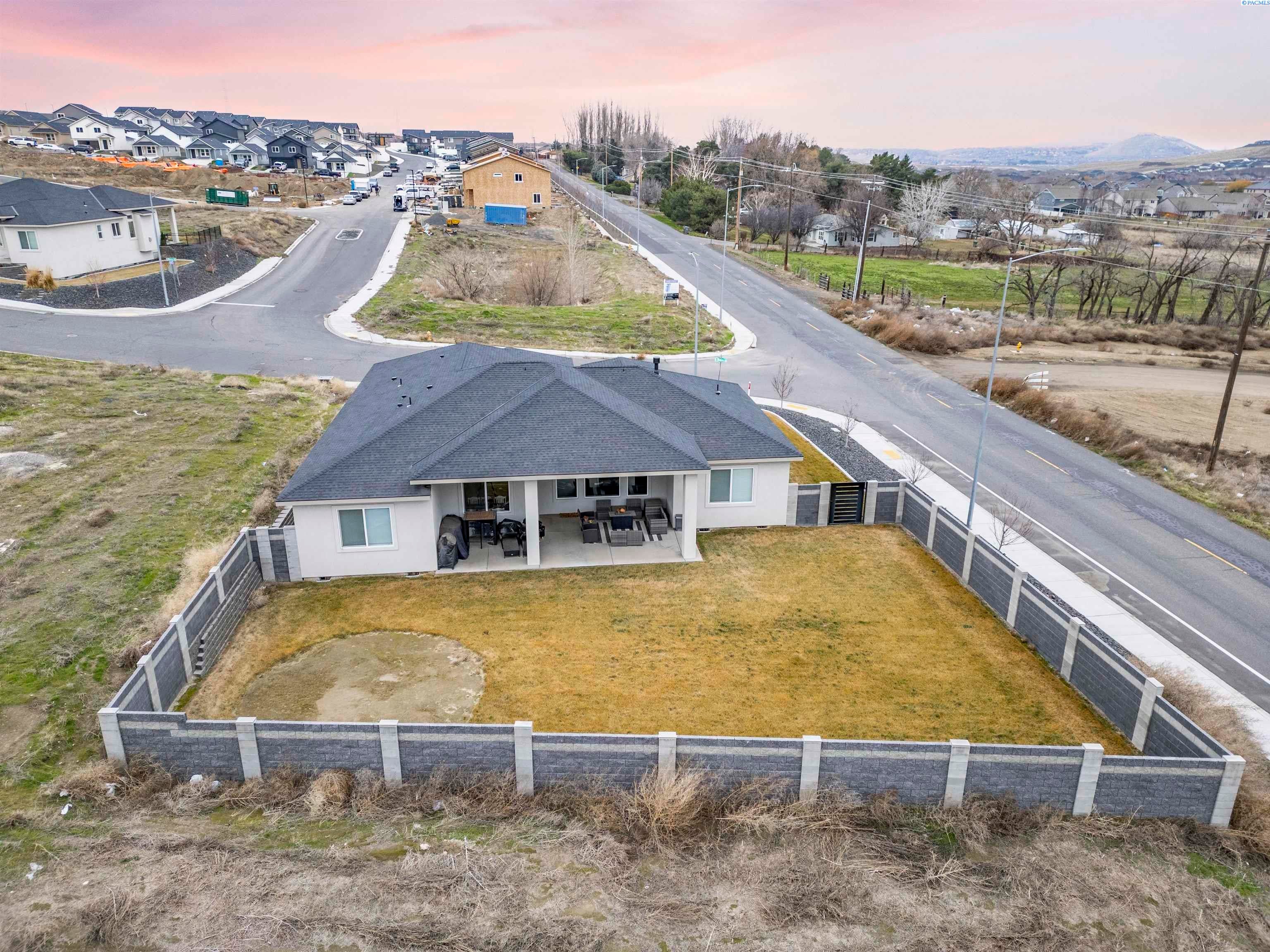 Kennewick, Washington, 99338, United States, 4 Bedrooms Bedrooms, ,3 BathroomsBathrooms,Residential,For Sale,2010743