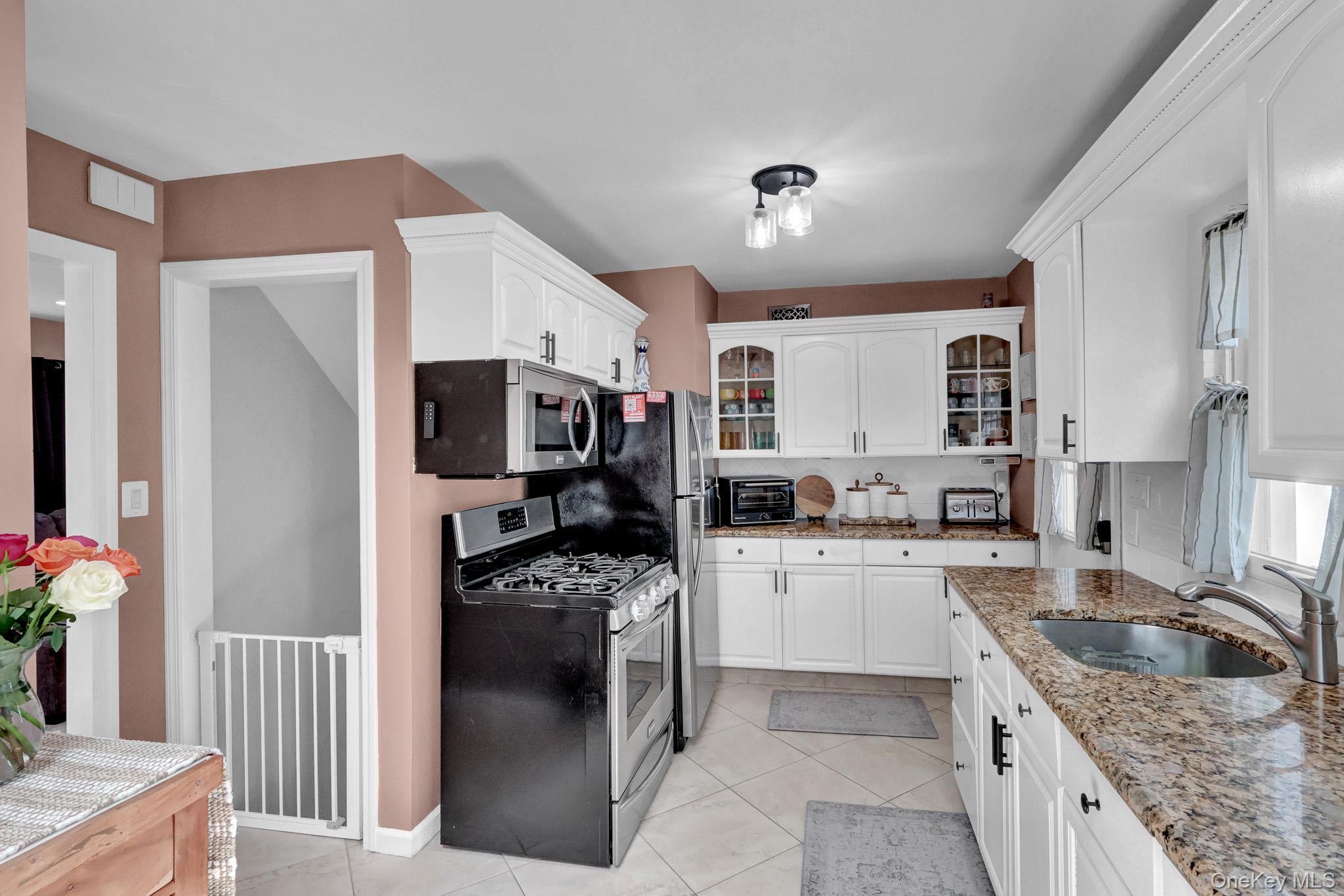  31 Locust Avenue E, Farmingdale, NY, 11735 - 物件實景