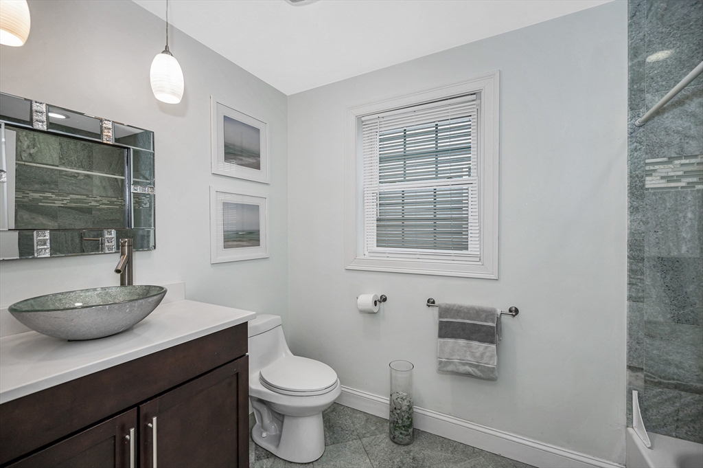 Salisbury, Massachusetts, 01952, United States, 4 Bedrooms Bedrooms, ,3 BathroomsBathrooms,Residential,For Sale,1899525