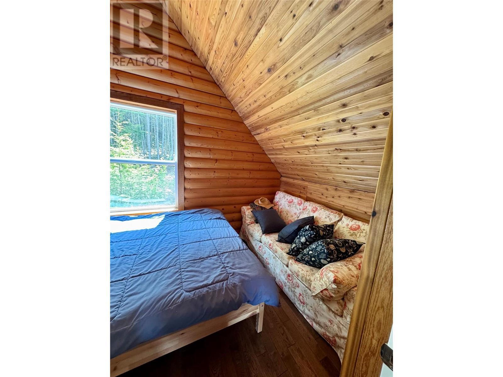 SICAMOUS, British Columbia, V0E 2V0, CA, 3 Bedrooms Bedrooms, ,2 BathroomsBathrooms,Residential,For Sale,1838077