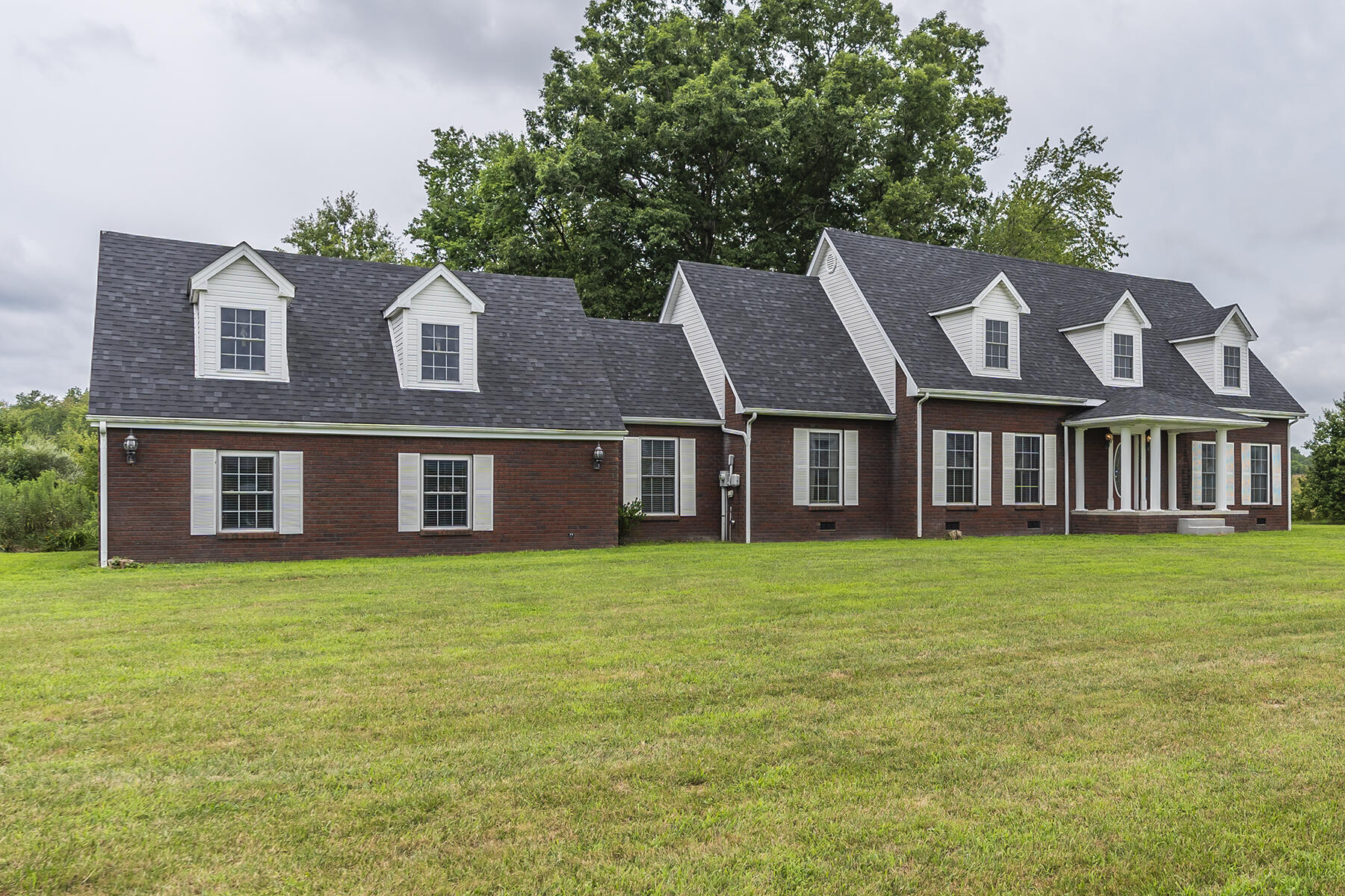 Jeffersonville, Kentucky, 40337, United States, 5 Bedrooms Bedrooms, ,4 BathroomsBathrooms,Residential,For Sale,1989610